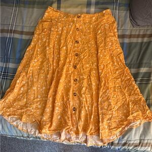 Torrid Size 00 Yellow flowery challis skirt with buttons